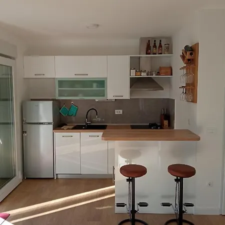 Modern 2+2 Zinfandel With Beautiful View Apartment