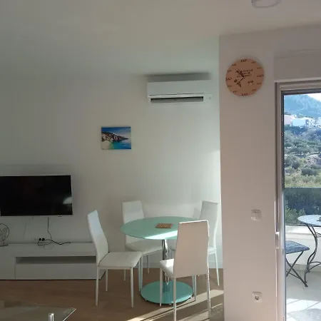 Modern 2+2 Zinfandel With Beautiful View Apartment